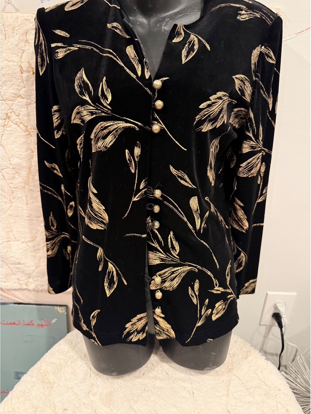 Vintage Black Velvet Gold Floral Jacket Top Women’s Size 6 NWT